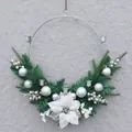 Silberner Weihnachtskranz aus Metall mit 5 Kerzenhaltern, Tannennadeln und Weihnachtsstern - Ohne Licht / Silber