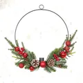 Weihnachtskranz Kerzenhalter mit Tannennadeln, roten Beeren, Zapfen und festlichem Dekor - Typ A Mit Licht / Rot
