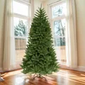 Realistischer PE/PVC Weihnachtsbaum mit Metallständer in sonnigem Wohnzimmer dekoriert - 150cm