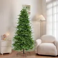 Detail eines üppigen künstlichen Weihnachtsbaums mit robustem schwarzem Metallständer - 150cm