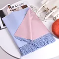 Sciarpa bicolore donna in finto cashmere blu e rosa con eleganti bordi a frange - 200cm / Azzurro