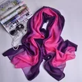 Elegante zijden sjaal met paars-roze verloop, zonnebril en parels decoratie set - Rozerood Gradiënt