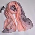 Pañuelo de seda con degradado rosa y gris púrpura y delicada textura de seda - Nieve Elegante Degradado
