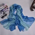 Pañuelo de seda para mujer con degradado azul en gasa ligera para el otoño - Degradado Azul Cielo