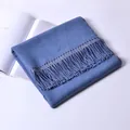 Sciarpa spessa a doppia faccia blu e grigia tipo cashmere con nappe per l'inverno - 200cm / Blu jeans