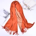 Sciarpa invernale double-face arancione e beige con frange e morbido tocco in cashmere - 200cm / Arancione