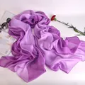 Elegante pañuelo de seda con degradado púrpura y textura ligera transparente - Degradado Violeta