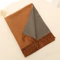 Sciarpa reversibile bicolore caramello e grigio scuro in finto cashmere con nappe - 200cm / Colore caramello