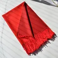 Elegante sciarpa rossa double face in finta cashmere con frange per l'inverno caldo. - 200cm / Rosso