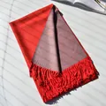 Sciarpa rossa bifacciale effetto cashmere con frange e trama intrecciata morbida - 200cm / Rosso Grigio