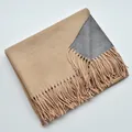 Sciarpa bicolore effetto cashmere in cammello e grigio con eleganti frange - 200cm / Grigio Scuro Cammello