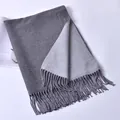 Sciarpa invernale spessa reversibile grigio scuro e chiaro effetto cashmere con frange - 200cm / grigio medio