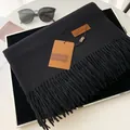 Classic black cashmere feel scarf with fringe tassels and a premium leather logo patch - Extended Version / Jet Black