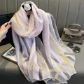 Écharpe élégante en soie rose avec rayures dorées et une texture douce semi-transparente - 195CM / Rose