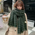 Thick houndstooth scarf in dark green and black cashmere-like fabric with fringe - Dark Green