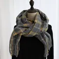 Elegant houndcheck scarf in grey with yellow and white patterns featuring soft tassels - 190cm / Japanese Gray Plaid