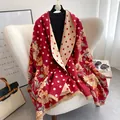 Scialle etnico retrò in cashmere rosso con motivi floreali pois e frange - 190cm / Rosso