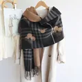 Eleganter dicker Kaschmir-ähnlicher Schal mit Blumendruck und Fransen für den Winter - Floral Kariert Quaste Stil (Black) / Schwarz
