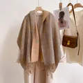 Sciarpa scialle scozzese retrò da donna con nappe e motivi jacquard in toni terra - Gatto-Cammello