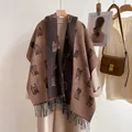 Detail of warm double-sided scarf with cat jacquard pattern and long tassels - Cat-Coffee