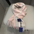 Klassieke Australische wollen sjaal in roze wit en grijs ruitpatroon met franjes - Roze Grote Ruit