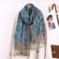Sciarpa boho blu pavone con motivo jacquard paisley e frange per look invernale - Peacock Blue Jacquard