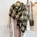 Bufanda clásica de lana a cuadros verde oscuro y beige con flecos para otoño invierno - Verde