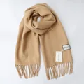 Klassischer Schal aus kamelfarbener Wollmischung mit Fransen für den Winter - Camel / 185