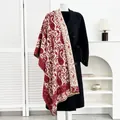 Boheemse kasjmier sjaal met paisley patroon in donkerrood en crème met elegante franjes - Rood