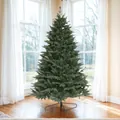 Nahaufnahme des künstlichen 5-Zweig-Weihnachtsbaums aus PE mit dichten Nadeln und Metallfuß - Kleiner Stil