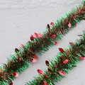 Grüne Weihnachtsgirlande mit roten Stechpalmenblättern für festliche Dekorationen - Rot Und Grün Stechpalmenblatt Stil / Standard Lang