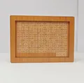 Hucha de madera con contador de objetivo 10.000 $ y marco de acabado madera oscura - Estilo de Objetivo de Dólar Máximo