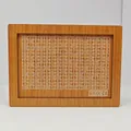 Hucha de madera con contador de objetivo de 10.000 libras y veta de madera oscura - Estilo de Objetivo de Libra Máximo