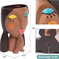 Vaso creativo in resina per viso femminile con pittura vivace e foro di drenaggio - Ragazza in Preghiera con Mani Giunte