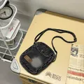 Borsa a tracolla in denim nero minimalista con texture lavata e tracolla regolabile - Nero (Etichetta a Sinistra)
