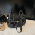 Borsa tote vintage in denim nero con fibbie metalliche e tracolla regolabile - Nero