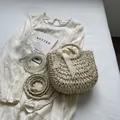 Stro geweven handtas in havermoutkleur met witte kantstrik en parelketting - Upgrade-versie / Broken Wit