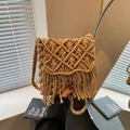 Boho-Umhängetasche aus khakifarbenem Macramé mit Fransen und gewebten Rautenmustern - Horizontaler Stil Mit Anhänger / Khaki