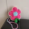 Borsa a tracolla a fiore fatta a mano all'uncinetto in rosa e blu con foglia verde - Rosa Rosso