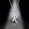 Collana minimalista in acciaio inossidabile argento con ciondolo a lettera R lucida - Lettera R