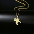 Collier à pendentif lapin doré minimaliste pour femme sur un support d'affichage noir - Zodiaque de Lapin Minimaliste (159) / Or