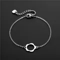 Elegante bracciale in acciaio inossidabile argento con charm a fiore traforato e catena sottile - Floreale (SL63)