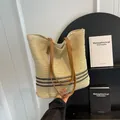 Böhmische gewebte Einkaufstasche in Creme mit schwarzen Streifen und braunem Lederriemen - Braun