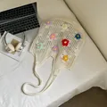Borsa tote bianca fatta a mano con fiori 3D in maglia colorata per vacanze al mare - Bianco Sporco