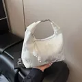 Borsa bianco off-white con motivo a farfalla, strass e chiusura in metallo argento - Bianco