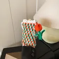 Bolso de ganchillo para móvil con diseño de tulipán, cadena de perlas y dije floral - Naranja