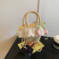 Handgefertigte Strohtasche mit weißer Spitze, Tulpenanhänger und Kordelzugfutter - Klein / Klein Rosa