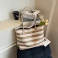 Bolso tote de paja trenzada a rayas marrones y beige con asas largas para la playa - Caqui