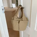 Gesteppte khakifarbene Tragetasche mit Doppeltaschen und leichtem Nylon-Material - Gesteppter Stil mit mehreren Taschen / Khaki
