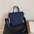 Borsa a secchiello in nylon blu scuro con doppi manici e tracolla larga da donna - Blu scuro